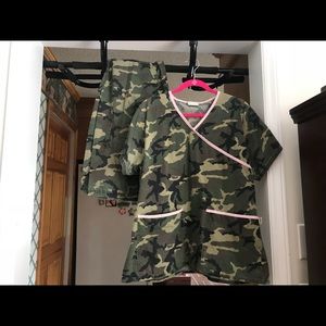 Women’s tafford camp scrubs large